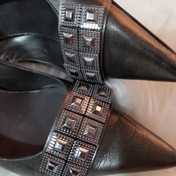 Heels - Picture 4 of 6